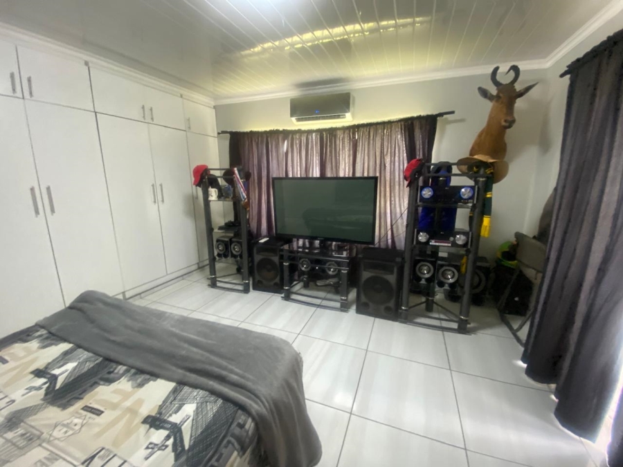 5 Bedroom Property for Sale in Mullerstuine Gauteng