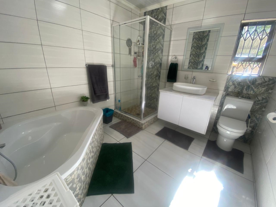 5 Bedroom Property for Sale in Mullerstuine Gauteng