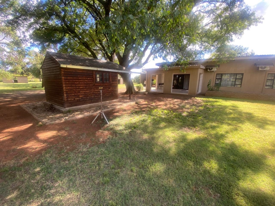 5 Bedroom Property for Sale in Mullerstuine Gauteng