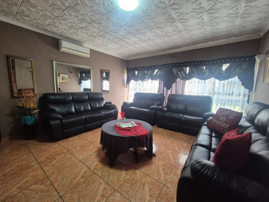 4 Bedroom Property for Sale in Sonland Park Gauteng