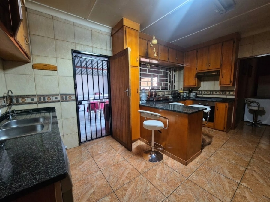 4 Bedroom Property for Sale in Sonland Park Gauteng
