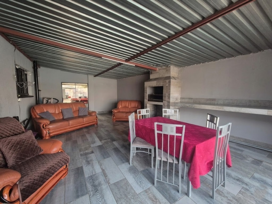 4 Bedroom Property for Sale in Sonland Park Gauteng