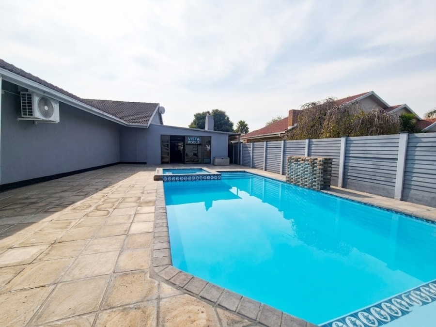 4 Bedroom Property for Sale in Sonland Park Gauteng