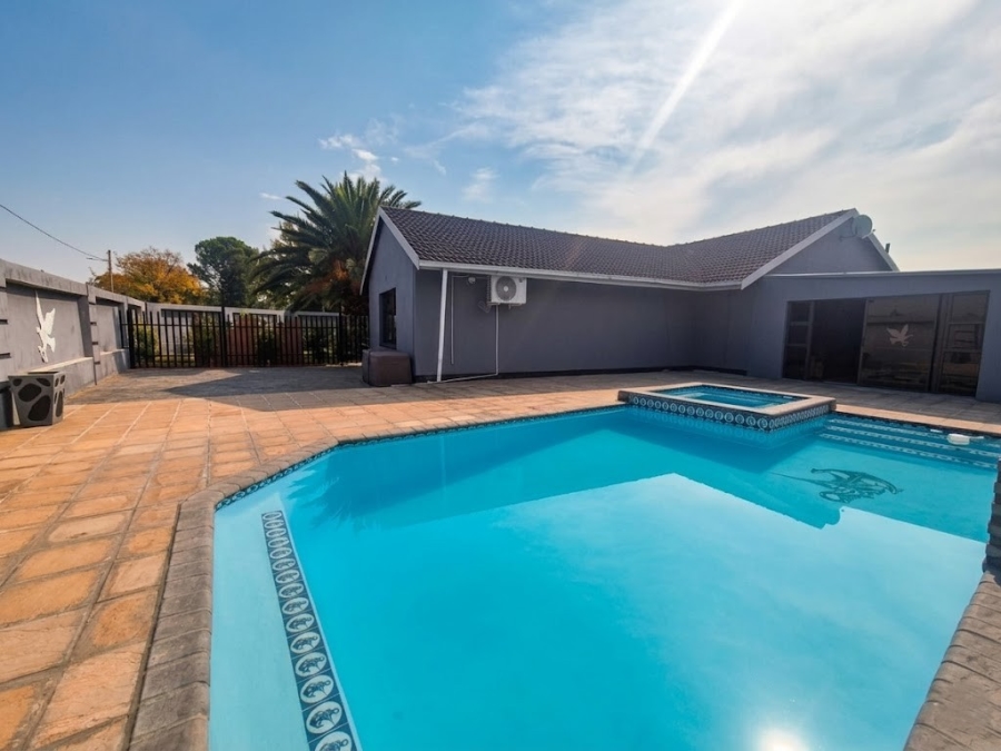 4 Bedroom Property for Sale in Sonland Park Gauteng