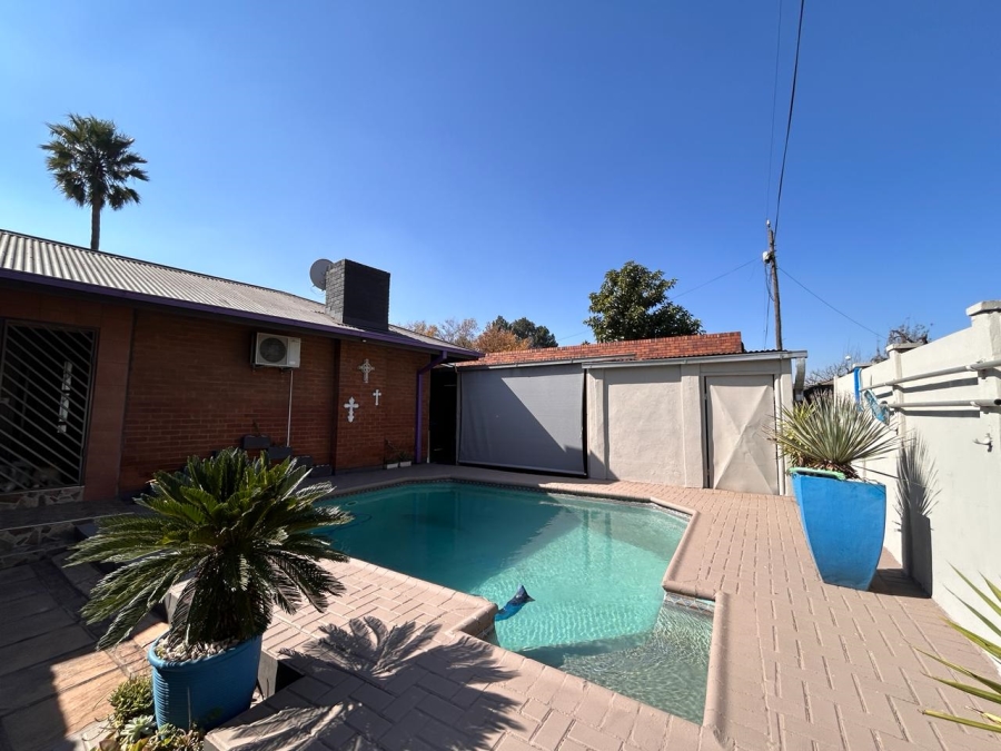 3 Bedroom Property for Sale in Vanderbijlpark CW 5 Gauteng