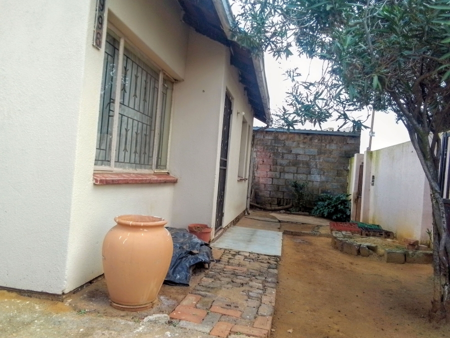 2 Bedroom Property for Sale in Kagiso Gauteng