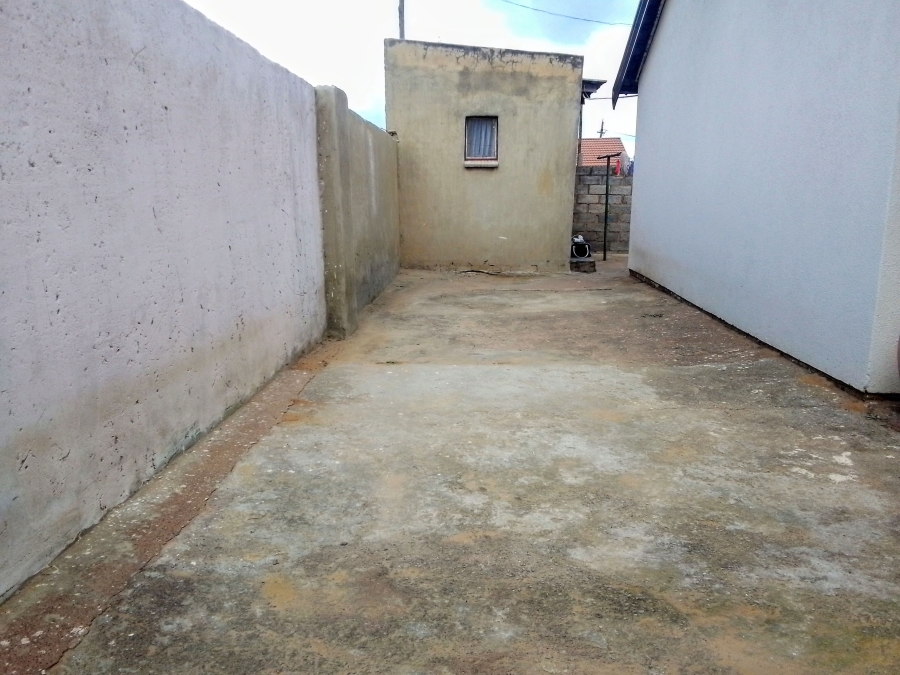 2 Bedroom Property for Sale in Kagiso Gauteng