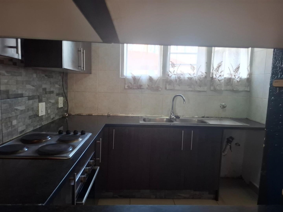 2 Bedroom Property for Sale in Mondeor Gauteng