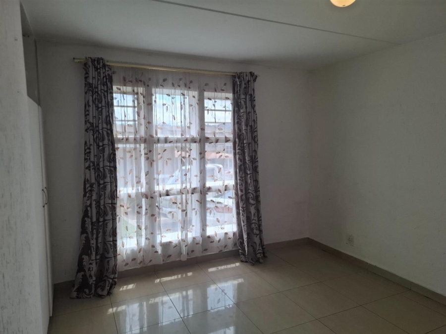 2 Bedroom Property for Sale in Mondeor Gauteng