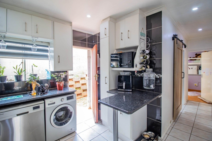 3 Bedroom Property for Sale in Ridgeway Gauteng