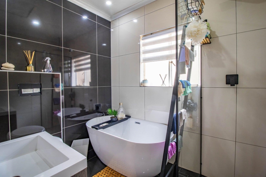 3 Bedroom Property for Sale in Ridgeway Gauteng
