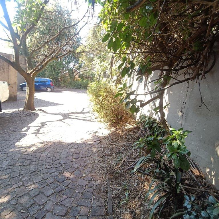 To Let 2 Bedroom Property for Rent in Linden Gauteng