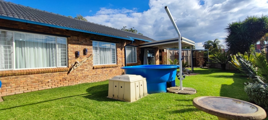3 Bedroom Property for Sale in Rooihuiskraal North Gauteng