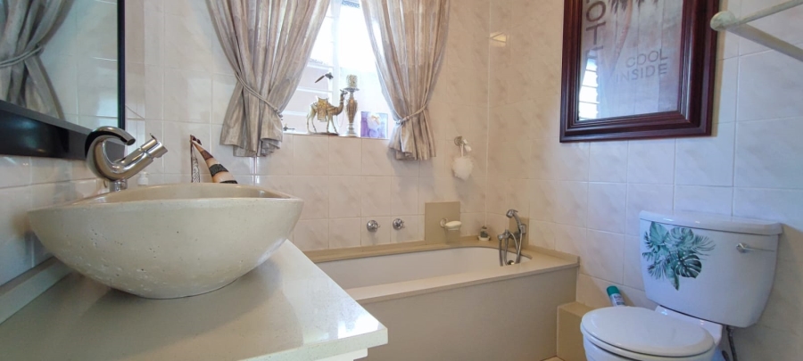 3 Bedroom Property for Sale in Rooihuiskraal North Gauteng