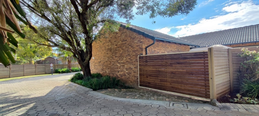 3 Bedroom Property for Sale in Rooihuiskraal North Gauteng