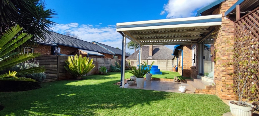 3 Bedroom Property for Sale in Rooihuiskraal North Gauteng