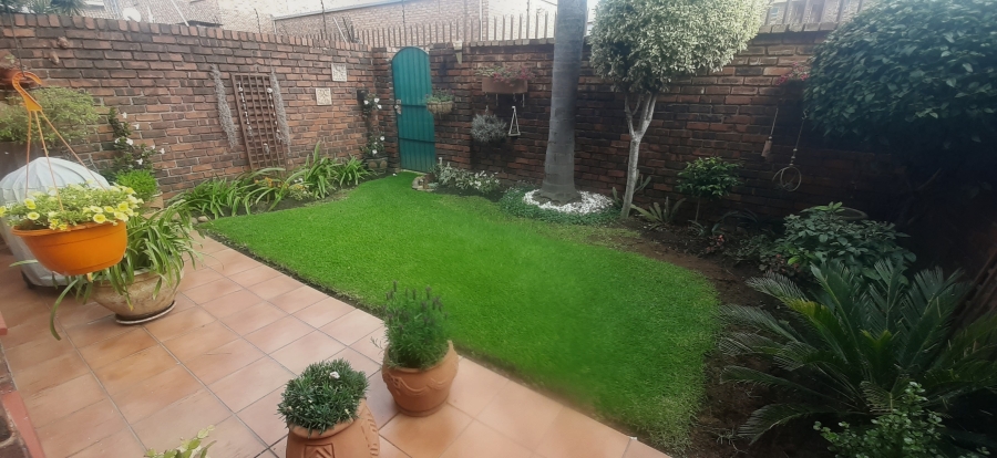 2 Bedroom Property for Sale in Birchleigh Gauteng