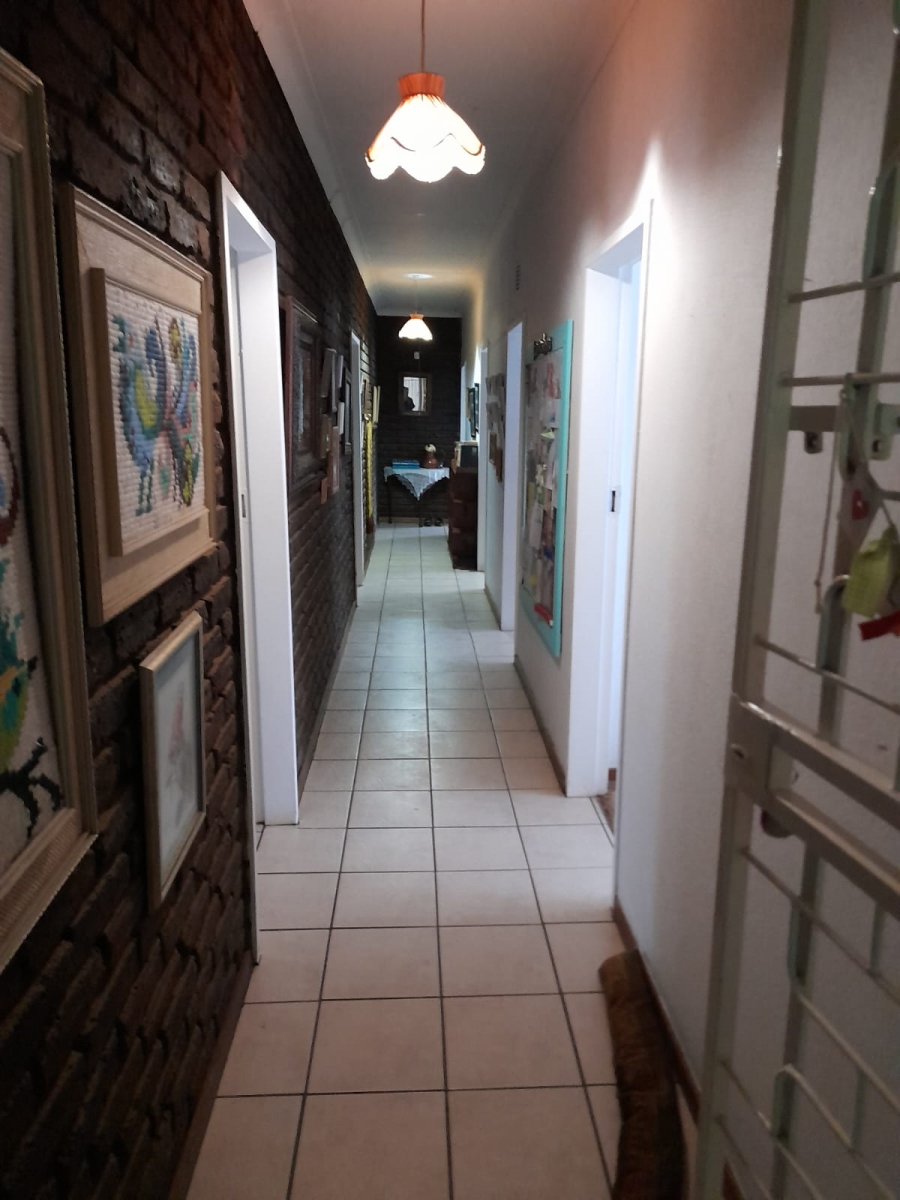 5 Bedroom Property for Sale in Mooilande Gauteng