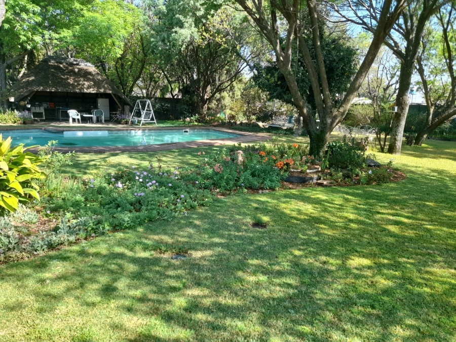 5 Bedroom Property for Sale in Mooilande Gauteng