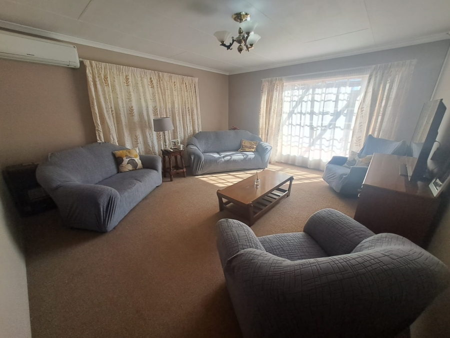 4 Bedroom Property for Sale in Meyerton Central Gauteng
