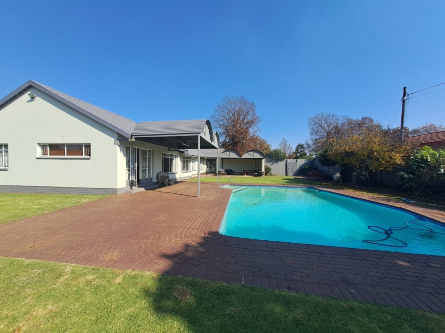 4 Bedroom Property for Sale in Meyerton Central Gauteng