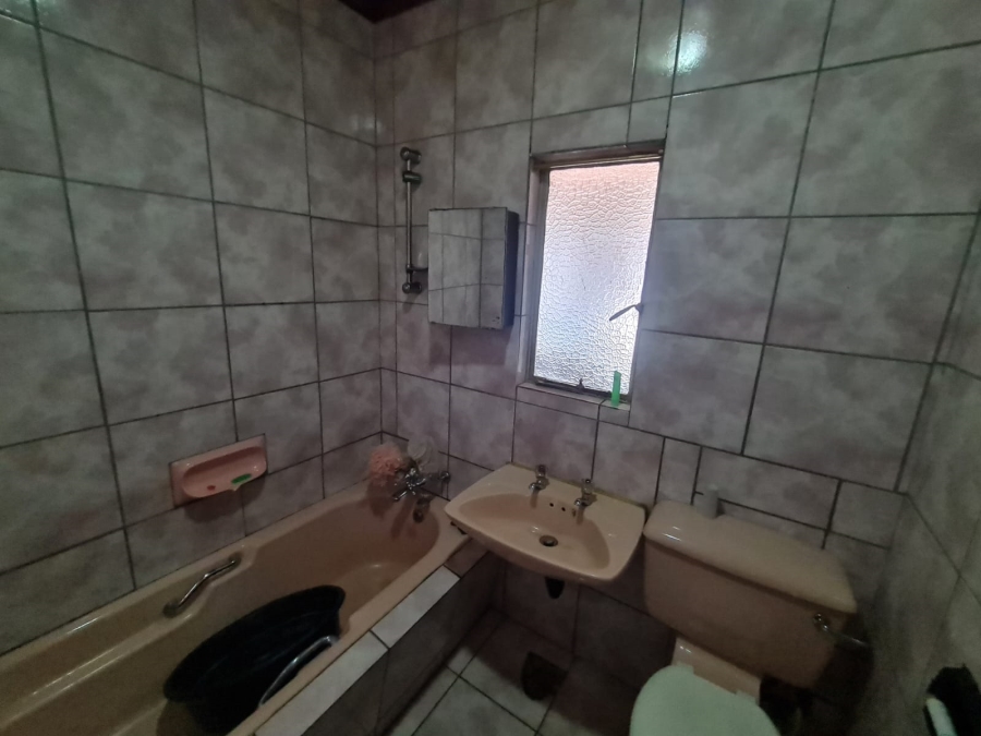 4 Bedroom Property for Sale in Vanderbijlpark CW 5 Gauteng