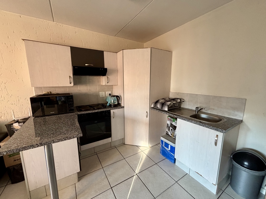 To Let 2 Bedroom Property for Rent in Ferndale Gauteng