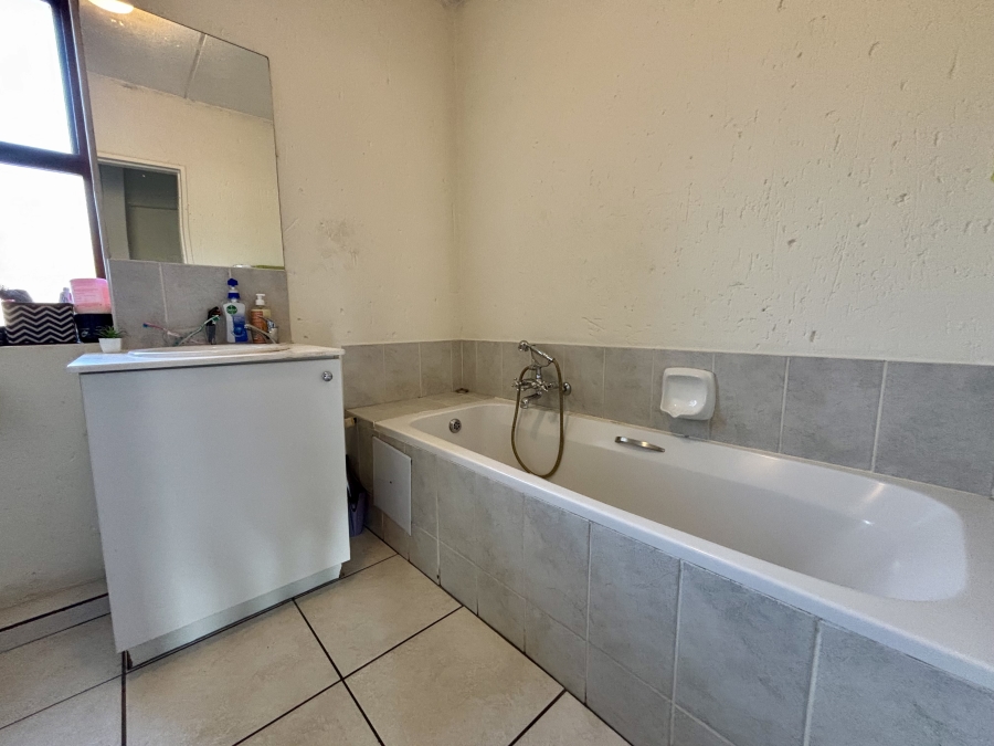 To Let 2 Bedroom Property for Rent in Ferndale Gauteng