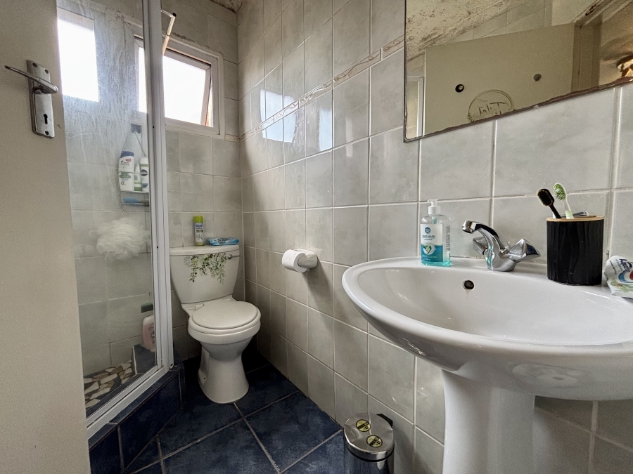 To Let 3 Bedroom Property for Rent in Bromhof Gauteng