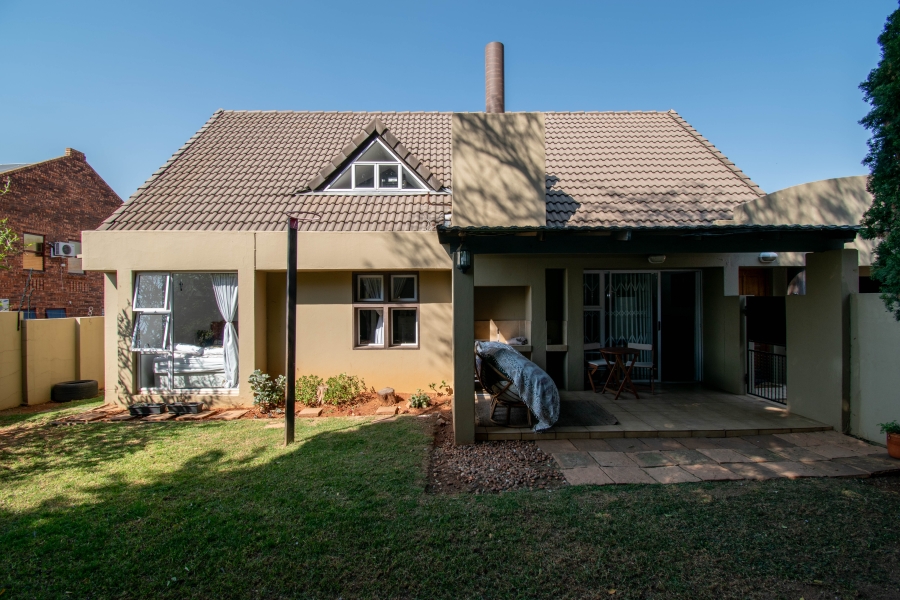 To Let 3 Bedroom Property for Rent in Bromhof Gauteng