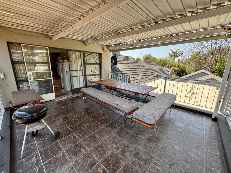 To Let 1 Bedroom Property for Rent in Constantia Kloof Gauteng