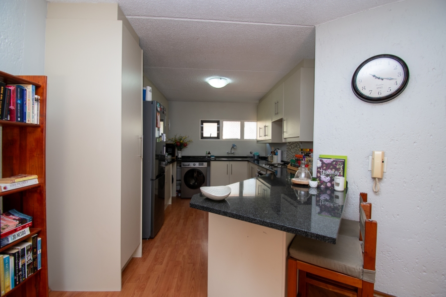 To Let 2 Bedroom Property for Rent in Bryanston Gauteng