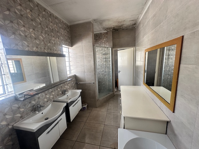 To Let 4 Bedroom Property for Rent in Atholhurst Gauteng