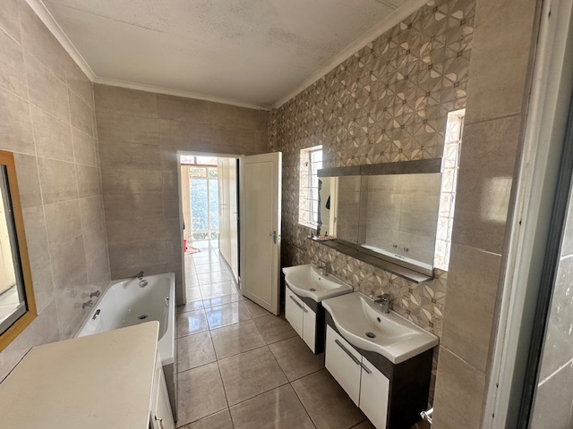 To Let 4 Bedroom Property for Rent in Atholhurst Gauteng