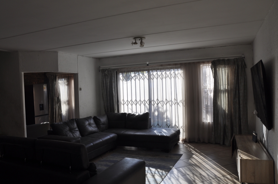 3 Bedroom Property for Sale in Buccleuch Gauteng
