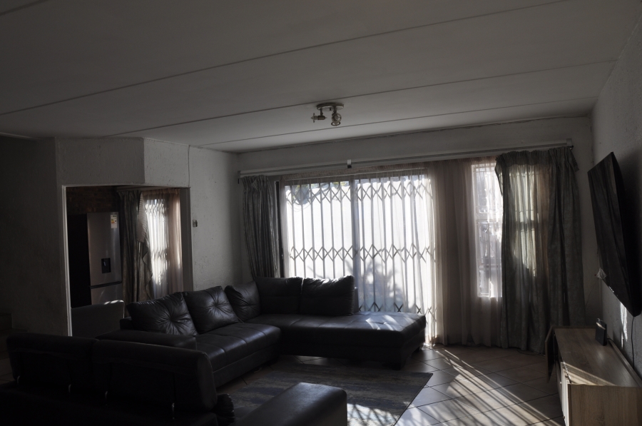 3 Bedroom Property for Sale in Buccleuch Gauteng