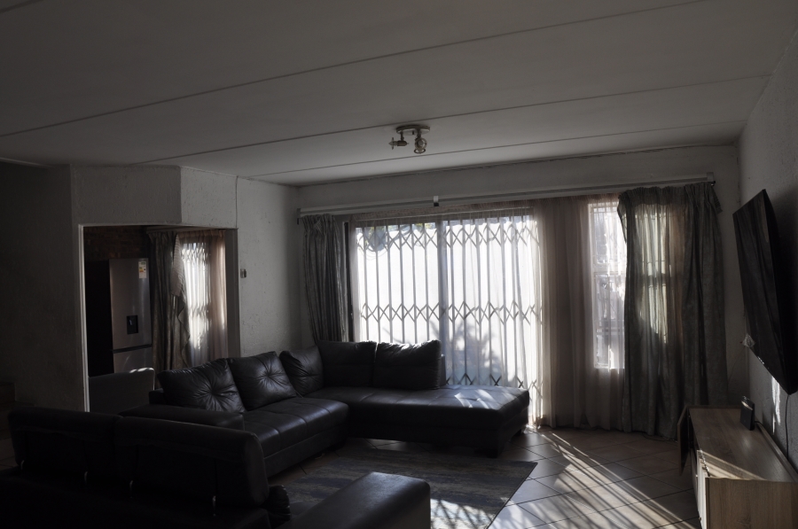 3 Bedroom Property for Sale in Buccleuch Gauteng