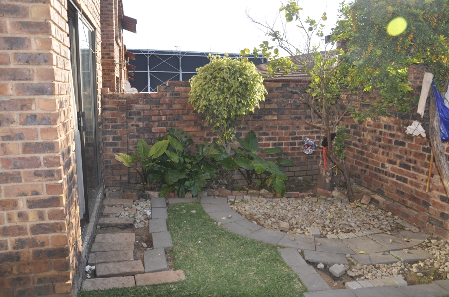 3 Bedroom Property for Sale in Buccleuch Gauteng