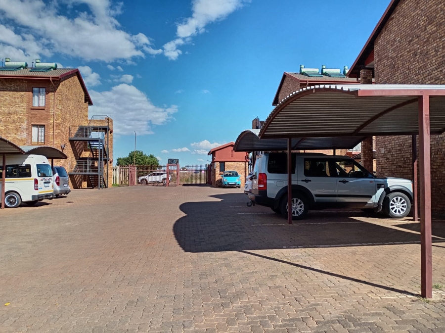 2 Bedroom Property for Sale in Lotus Gardens Gauteng