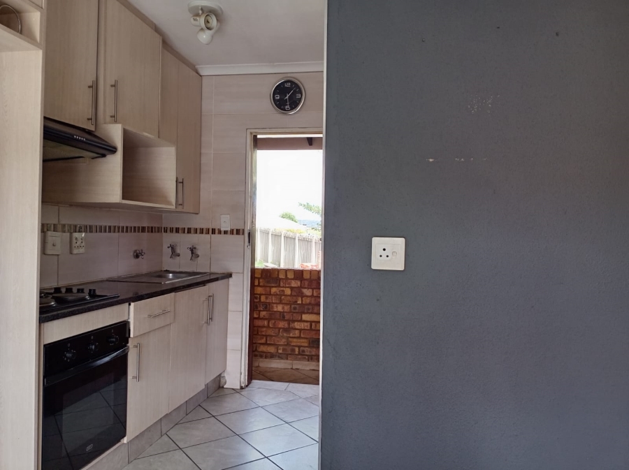 2 Bedroom Property for Sale in Lotus Gardens Gauteng