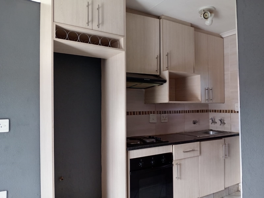 2 Bedroom Property for Sale in Lotus Gardens Gauteng