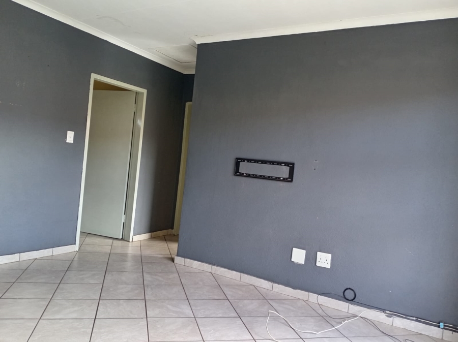 2 Bedroom Property for Sale in Lotus Gardens Gauteng