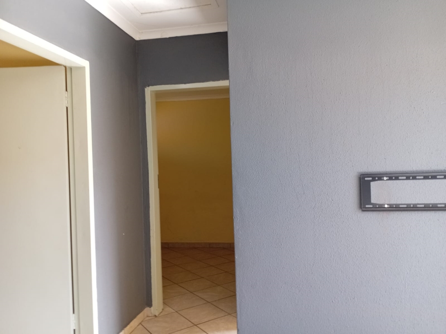 2 Bedroom Property for Sale in Lotus Gardens Gauteng