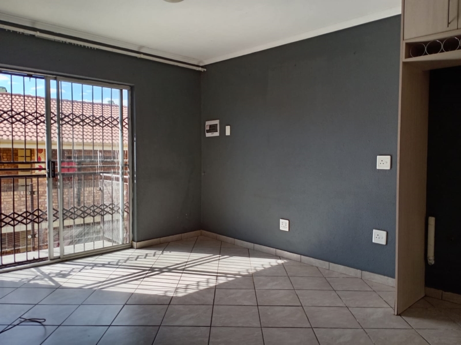 2 Bedroom Property for Sale in Lotus Gardens Gauteng