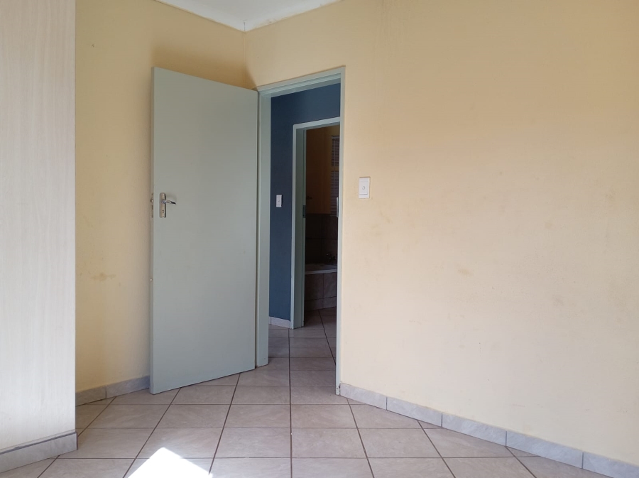 2 Bedroom Property for Sale in Lotus Gardens Gauteng