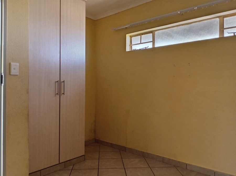 2 Bedroom Property for Sale in Lotus Gardens Gauteng