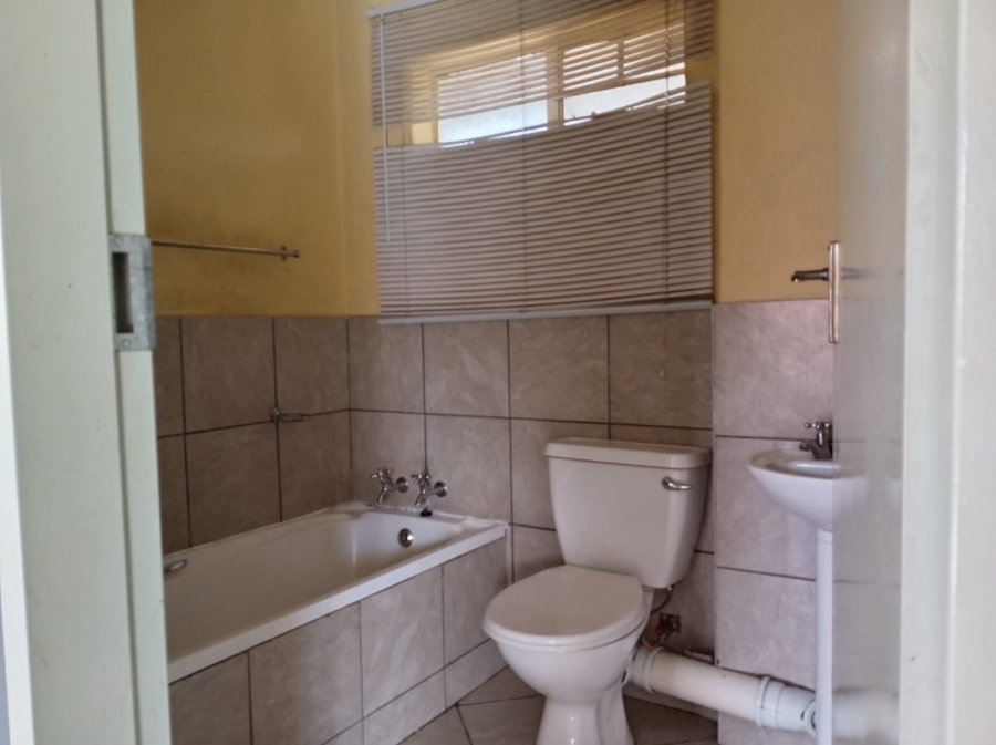 2 Bedroom Property for Sale in Lotus Gardens Gauteng