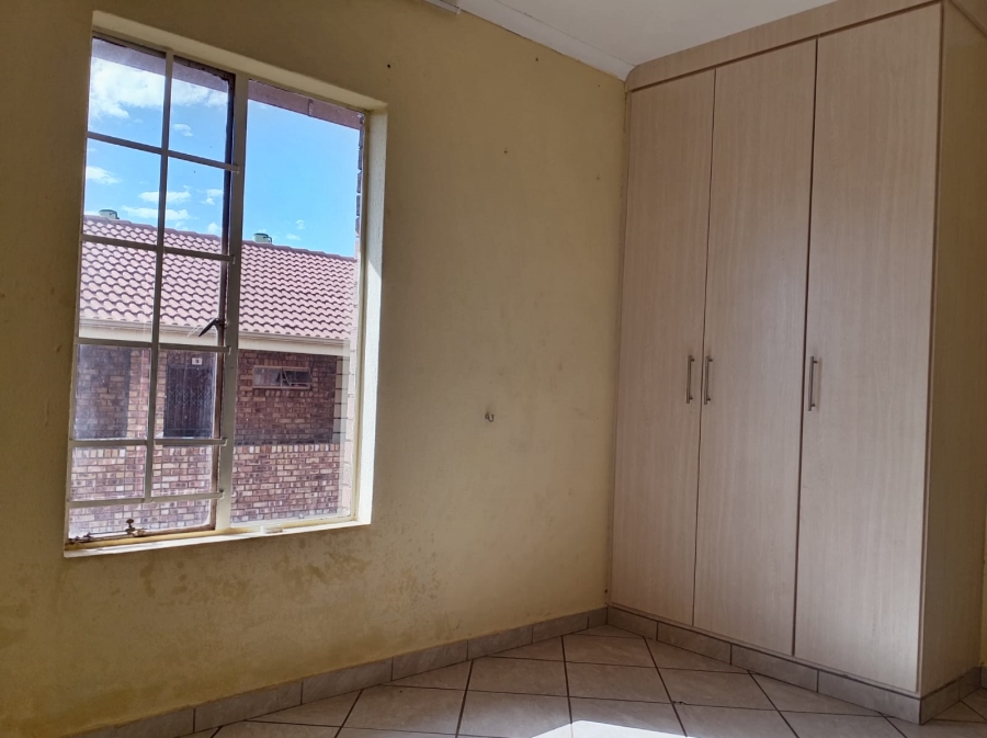 2 Bedroom Property for Sale in Lotus Gardens Gauteng