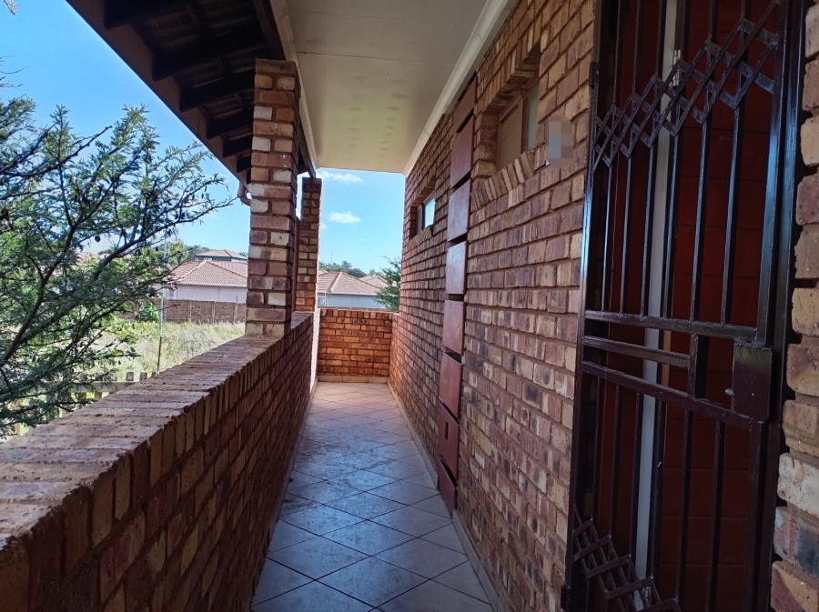 2 Bedroom Property for Sale in Lotus Gardens Gauteng