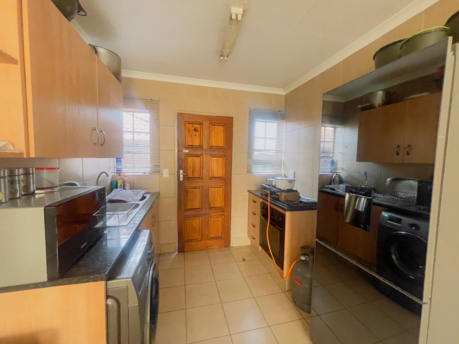 3 Bedroom Property for Sale in Olievenhoutbosch Gauteng